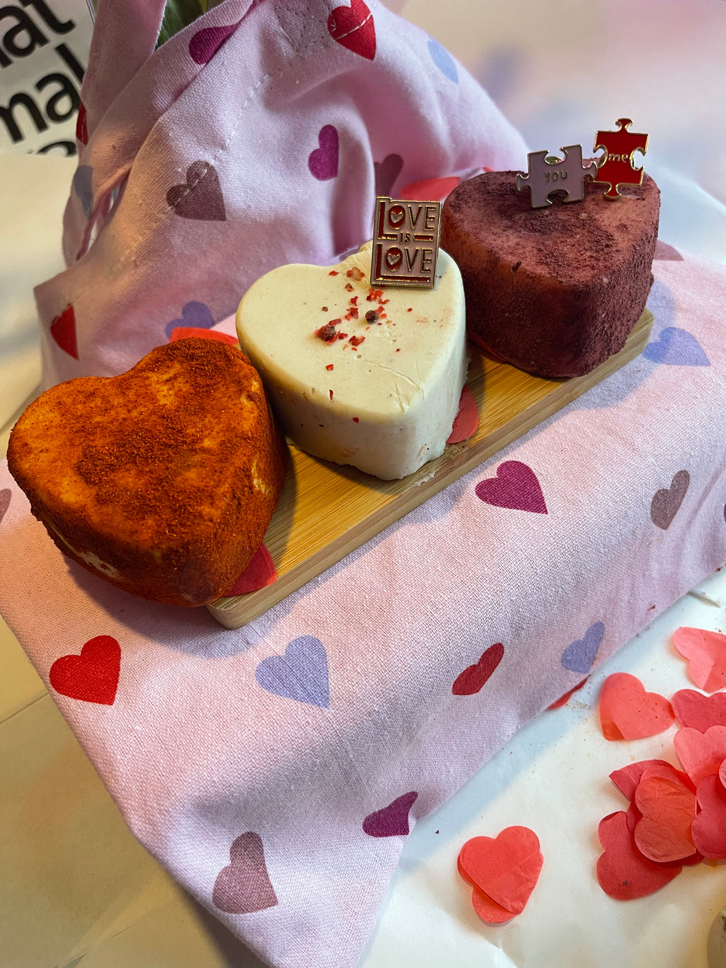 Mamma I love you : 💕 Solo heart shaped  Box ( with 3 items )